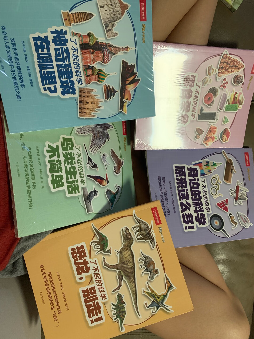 买书好辛苦的:1、要选择出版社;2、要选择作者,还有译者;3、要认真选择版本;4、还要选择购买时机;5、最后还要千军万马抢券