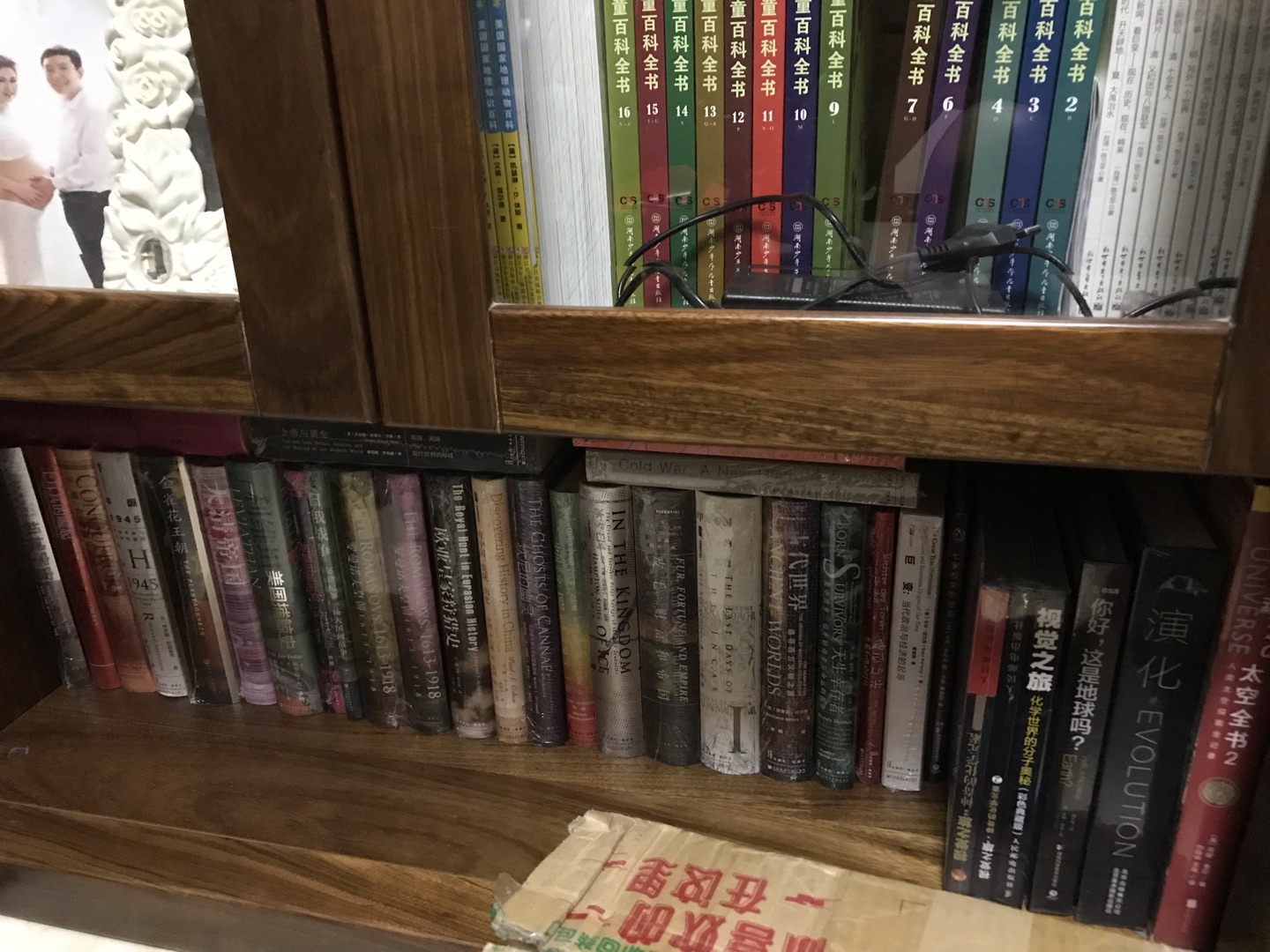 包装基本完好,配送迅速,活动力度太大,让人没有拒绝的可能,理想国译丛、甲骨文基本收入囊中。双十一别再这么大力度了,我家书柜真没地方了!