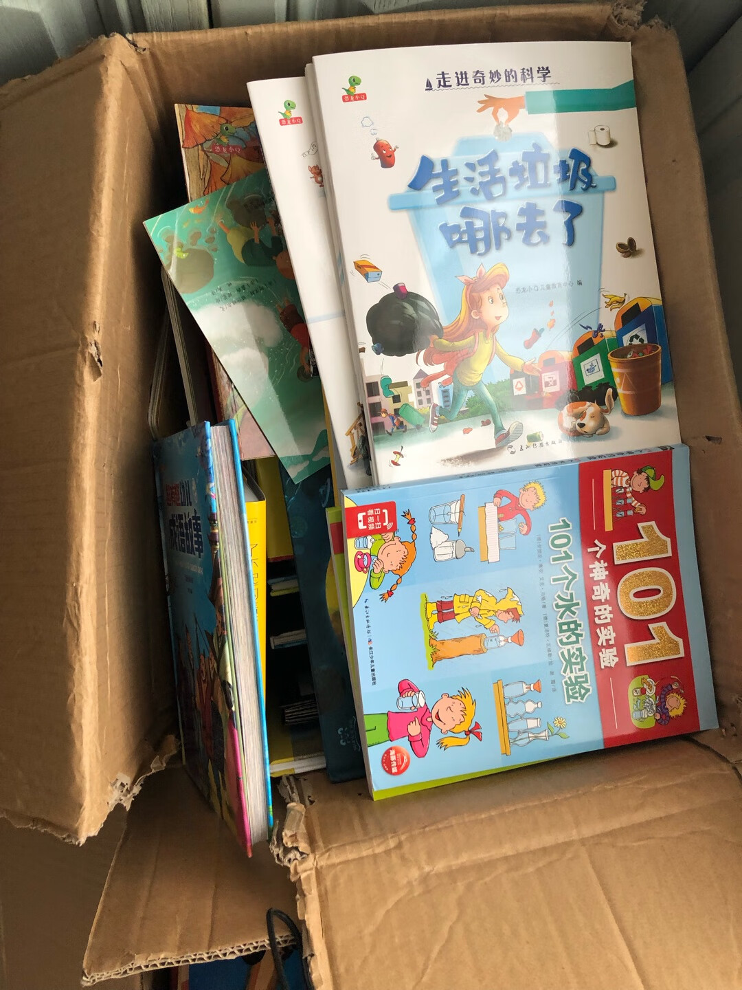 这次买了一万多的书籍,如果不参加活动的情况下,得三四万块钱的书了,的活动很给力,但是的服务让我觉得他们需要整顿了,客服的服务质量包括服务的受理速度简直太奇葩了,24小时,48小时,这速度简直就是龟速!
