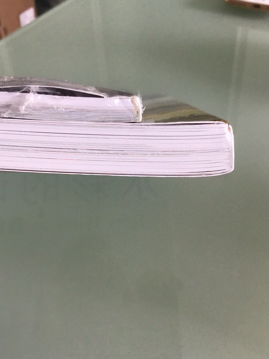 现在国内的拼布书质量提升是明显的,但还是赶不上价格的上涨啊。活动价收还成,原价居然68元,同时收的一本水彩书原价69元,厚度是这本的两倍不止!当然书好不好不是光看内容多少,但定价时还是要凭良心的对吧。