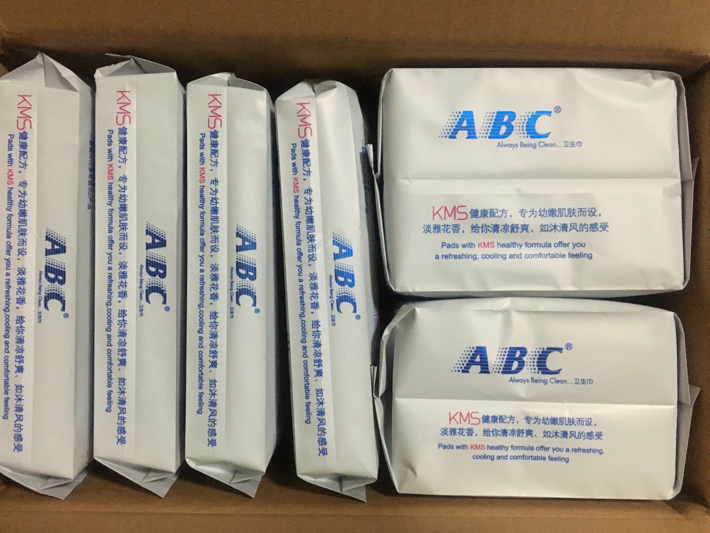 看外包装还错,没有破损和浸湿,应该是真的吧……受台风影响,到货延后了2天,可能是货太多了……来不及