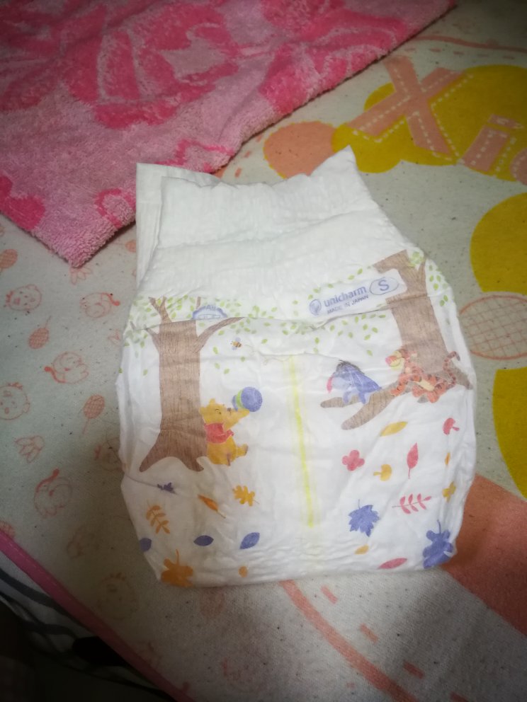 搞活动买的,很划算,小孩很喜欢噶,希望能多搞活动!!!有点味道,但散散就好了!搞活动买的,很划算,小孩很喜欢噶,希望能多搞活动!!!有点味道,但散散就好了!