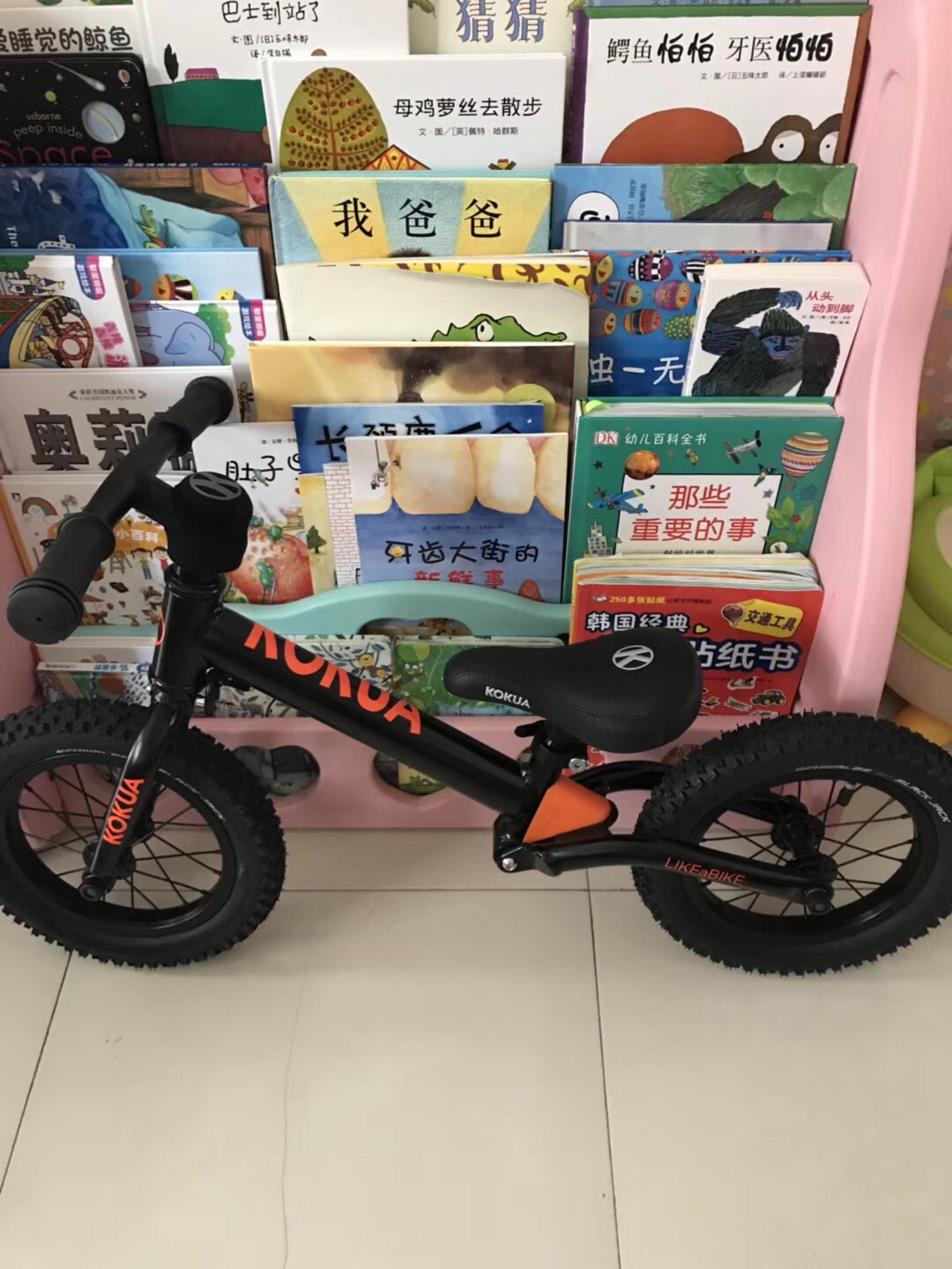给闺女囤了好多绘本,都很不错,绘本架都放不开了,每天都会抽出时间带着她学习玩耍,增长见识,充实头脑,书就像钱一样,越多越好,哈哈哈哈哈哈