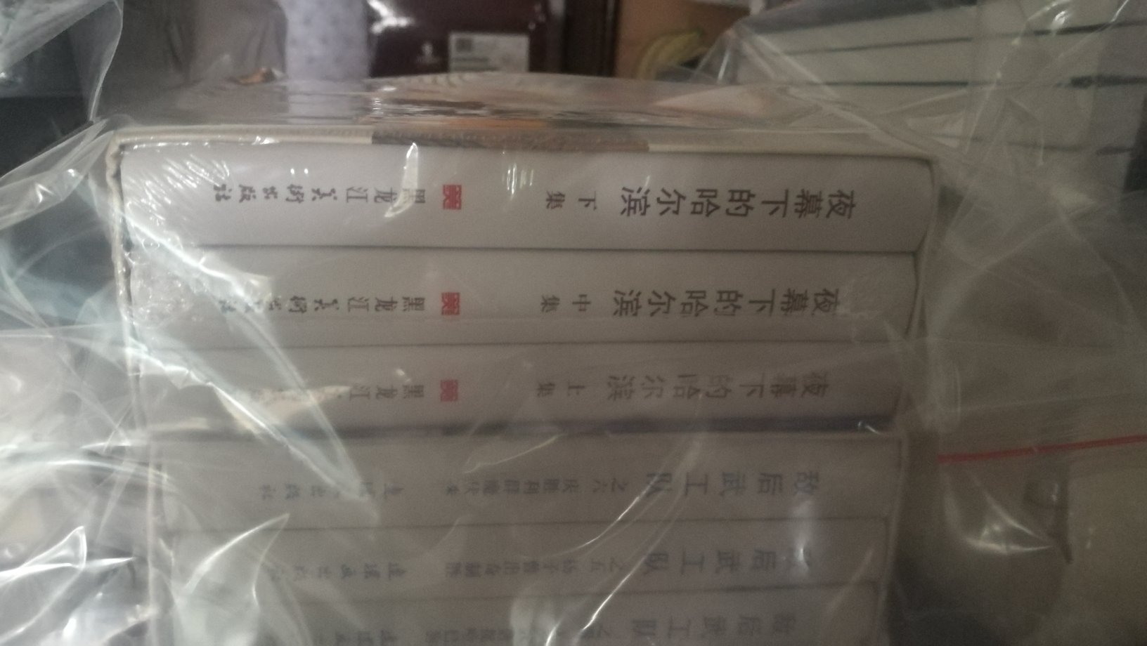 泡泡袋送到,盒角变形,但退换太麻烦就这样吧,这种特别贵的连环画建议能包装好一点最好用纸箱,很容易变形的.很棒的作品,小时就很期待,王刚的评书很精彩,拍的电视剧也很精彩,感谢