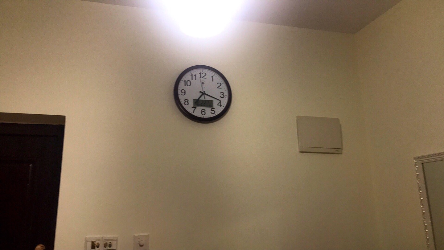 一口气买了两个这个客厅用。古朴典雅,走时准确,去年给妈妈买了一个,不得不说北极星的钟质量棒棒哒。