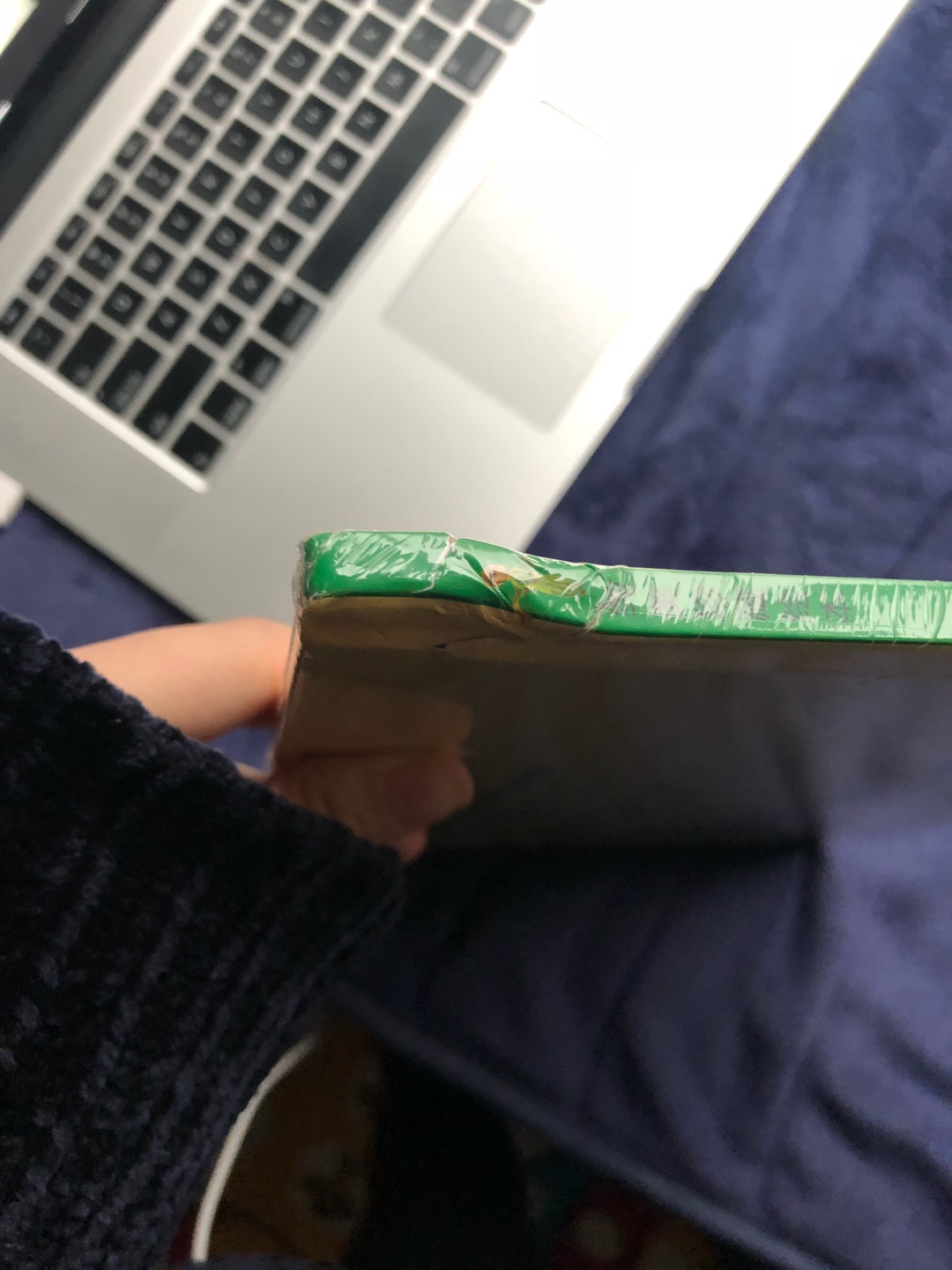 喜欢在买东西因为物流真的很给力,这次买的一本书书角磕损 就申请换新。物流就从广东重新发来重庆 等了几天 最后送来的还有有点儿磕到 想想算了 免不了的,好评好评好评