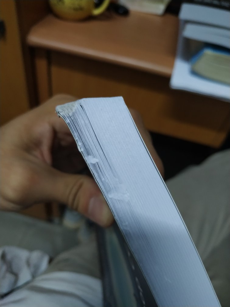 很少评价,因为自营的商品一般都很棒,但是这次让我失望了,这个书感觉灰尘有点多,而且边边角角有被撞的痕迹,还有粘着的,有点失望