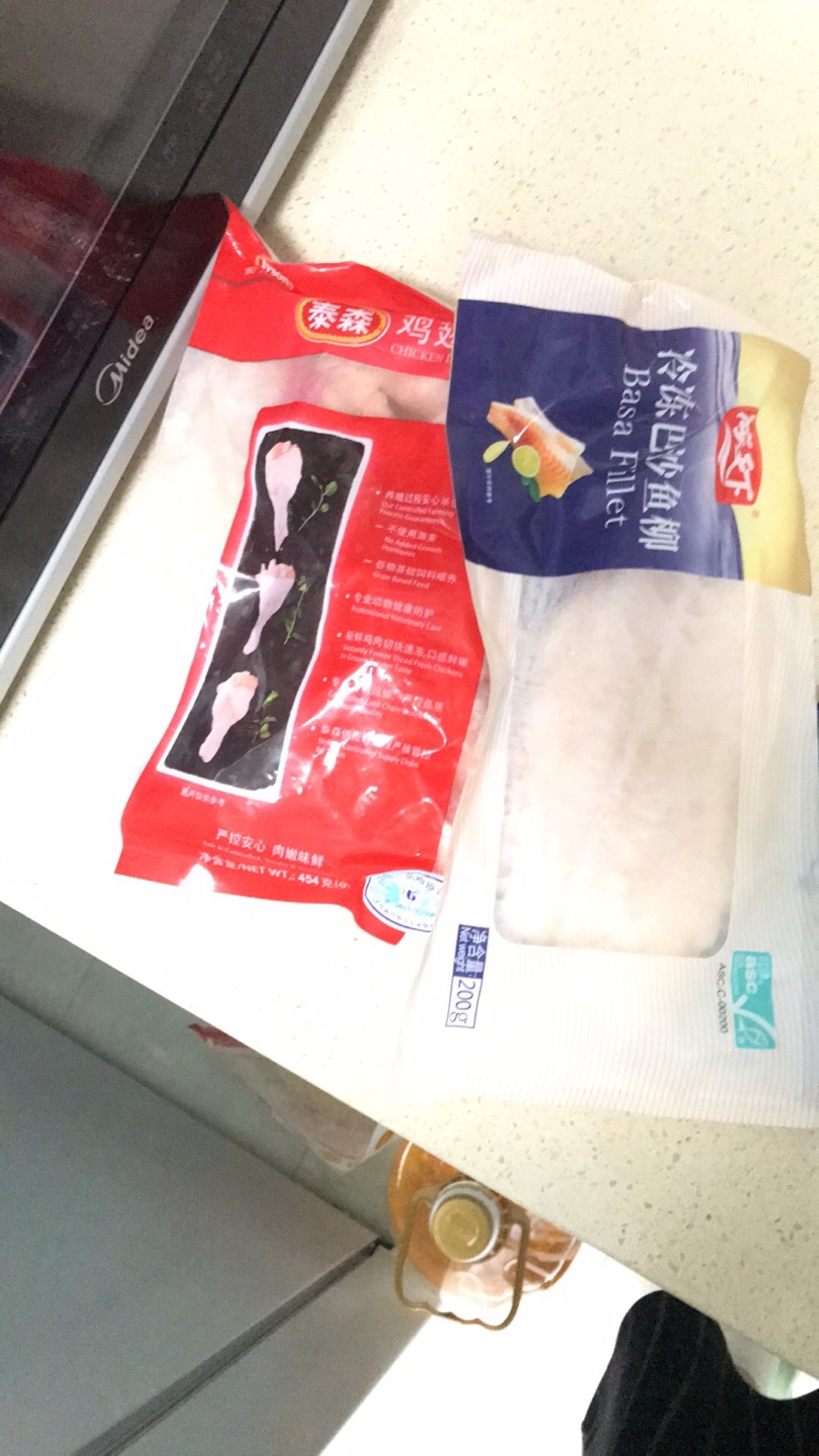 准备拿来烤了吃的。我喜欢这个牌子的鸡肉