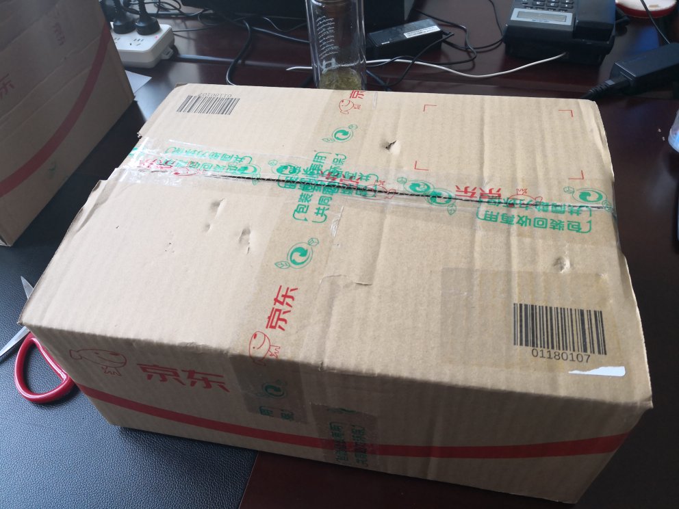 每本书都有塑料膜包裹,快递迅速,包装完好,几乎没有磕碰,都是崭新正版。从学生时代就喜欢科幻,现在趁着图书活动优惠幅度很大,购入几十本经典的科幻书,看也好收藏也好,满足了我的心愿,购书还是得趁活动