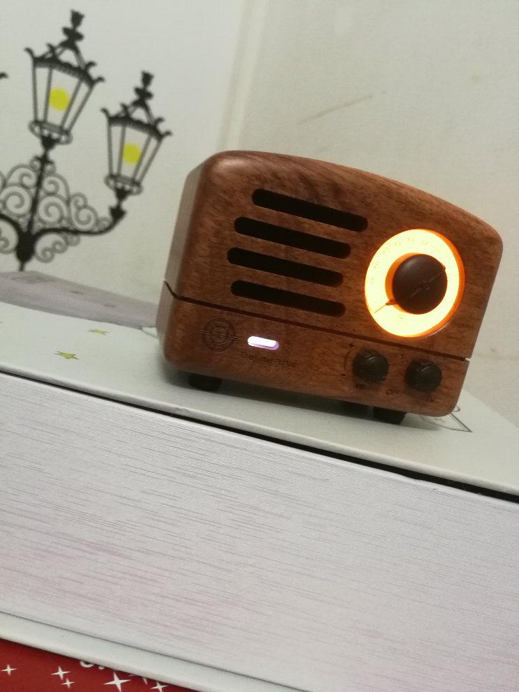 非常好,很精致的蓝牙小音箱!很喜欢!下次还会再买送人。