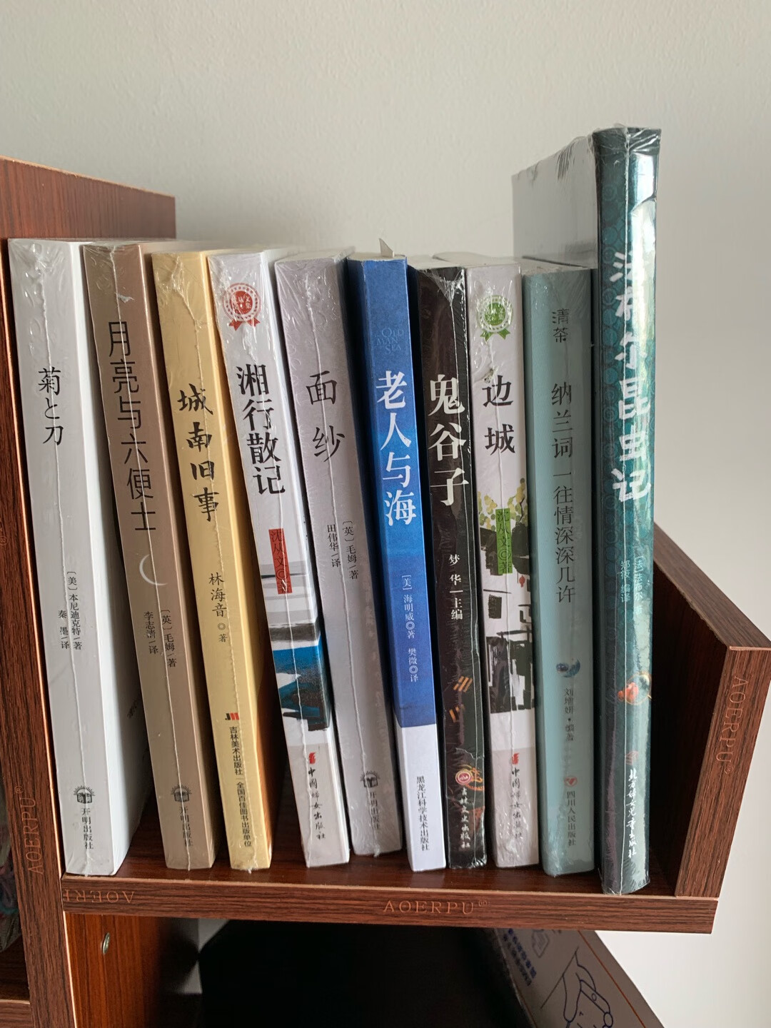 收到了,书本的质量很好,每一本书都有塑封,趁着做活动,99元十本,赶紧拍下,好久没有摸书本了,回忆一下书香的味道,快递也很给力,拍下第二天就收到了,爱生活爱读书。