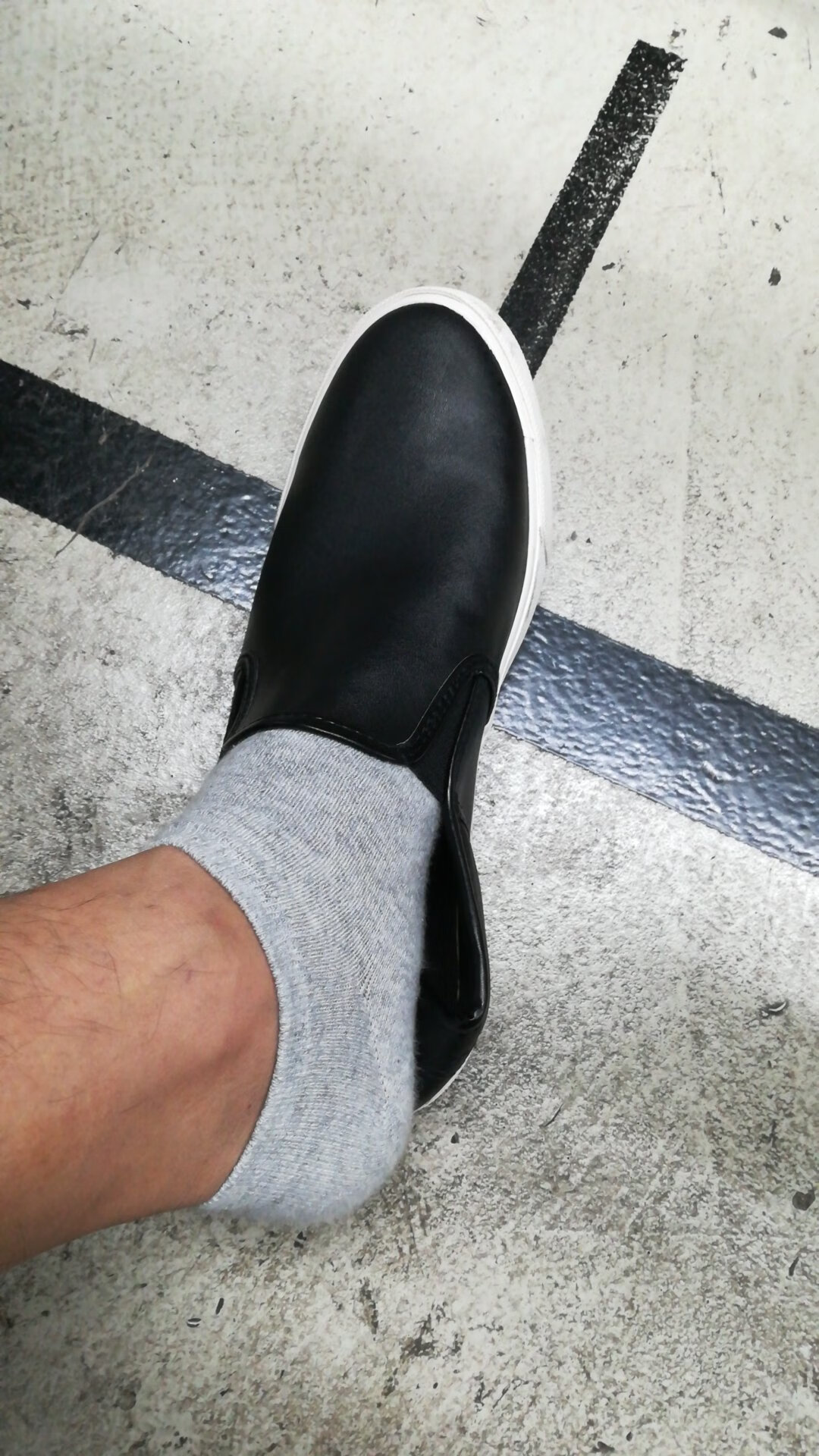 勒得很紧,还不透气,穿起来很不舒服!