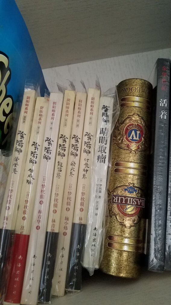 通过他人预备好的文字符号,加以辨认,理解,分析的过程,有时还伴随着朗读,鉴赏,记忆等行为。不要因为懒惰,不要找借口。读万卷书,行万里路。白首方悔读书迟!