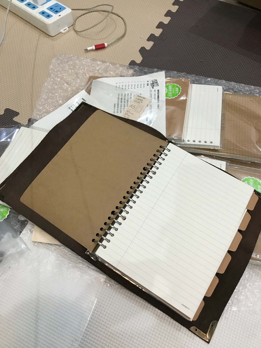 手作本子用的,买了很多,各种款式各种规格,哈哈哈哈哈哈哈,都很好,还想继续买买买,就是好像运费有点贵?不过也很好了,款式很多,值得购买!!!!