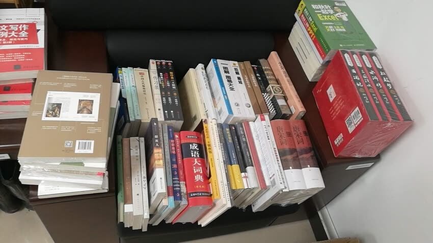 员工想要真正掌握在公司的主动权,最好的办法是提升自己的实力;如果你技术不够好,那就提高你的人际关系能力;如果你情商很低,那就努力提高自己技术,总之,要做到有自己的核心优势,这样才会有立足之地。