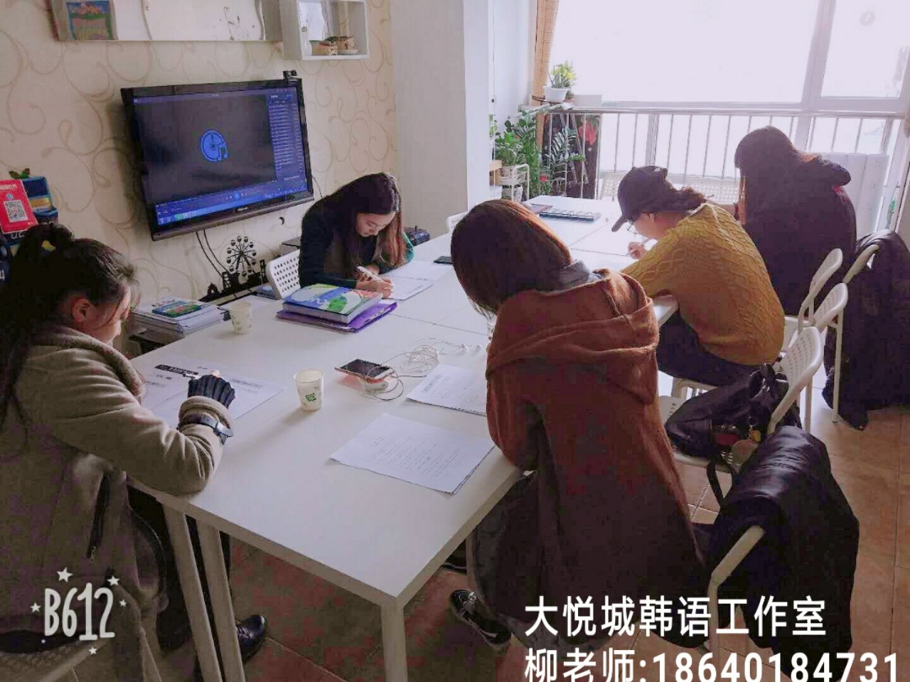 我们学校一直使用该教材作为TOPIK考级课程教材。延世韩国语不仅一一对应TOPIK考试而且书中词汇,语法,课文都非常系统,学生学习起来非常得心应手。有喜欢韩国语的亲故可以~~