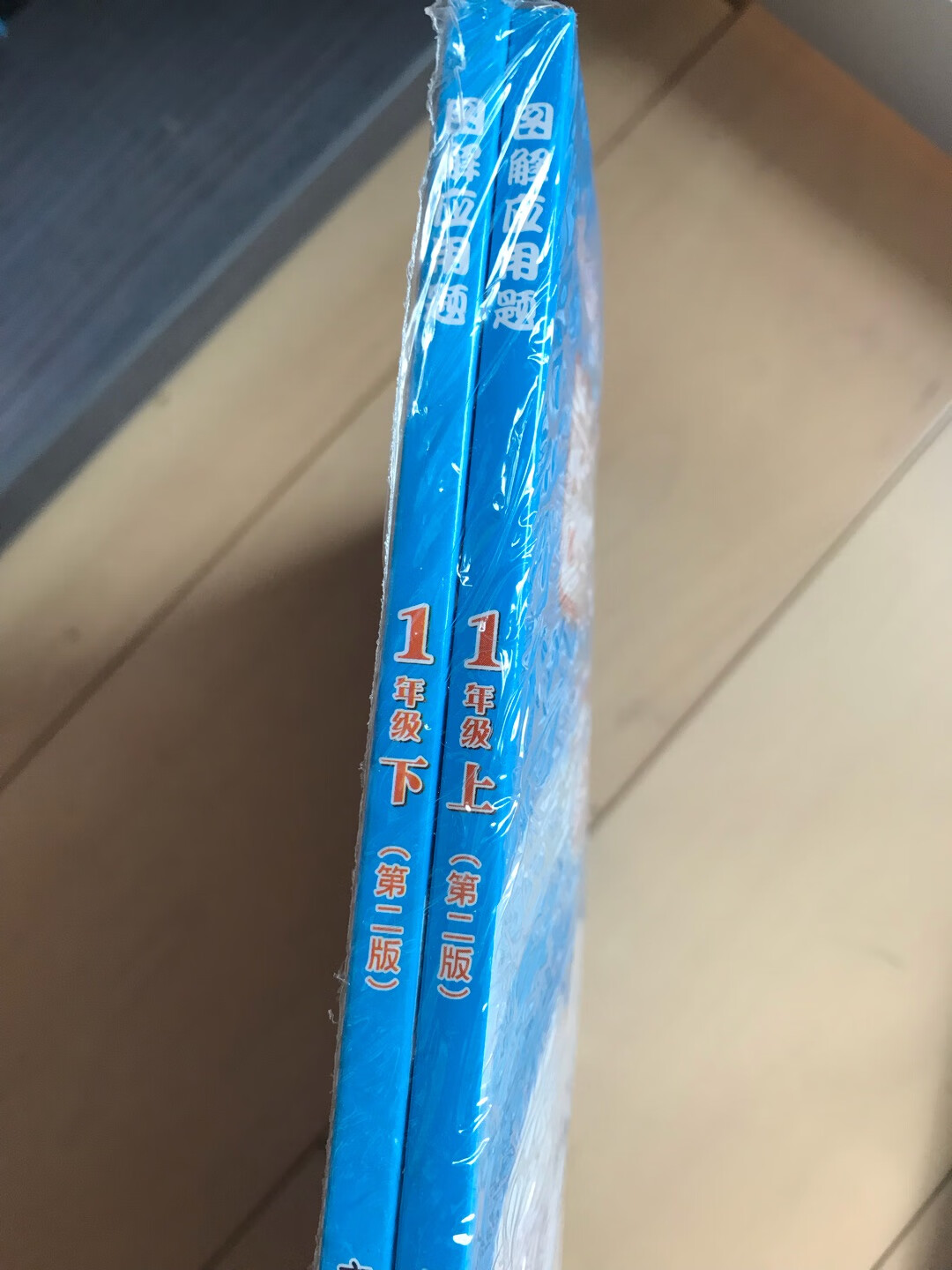 靠着吃喝拉撒都解决,孩子的书也在上面一并解决。搞活动的时候特别优惠,一两百元可以买一堆,比起书店便宜太多了,品质有保证,都是正版,让我们在鸡娃道路上越走越远,越走越顺。