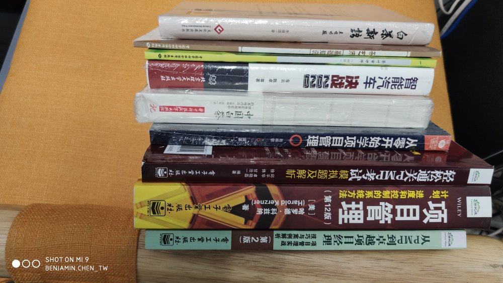 第十二版的项目管理计划、进度和控制的系统方法,在项目管理领域中不仅是工程师的工具,企业管理上也是必须的,广泛应用在其他专业领域,唸本科时没有深入太多项目管理,继续进修多深入了解,对工作也是能起作用的。