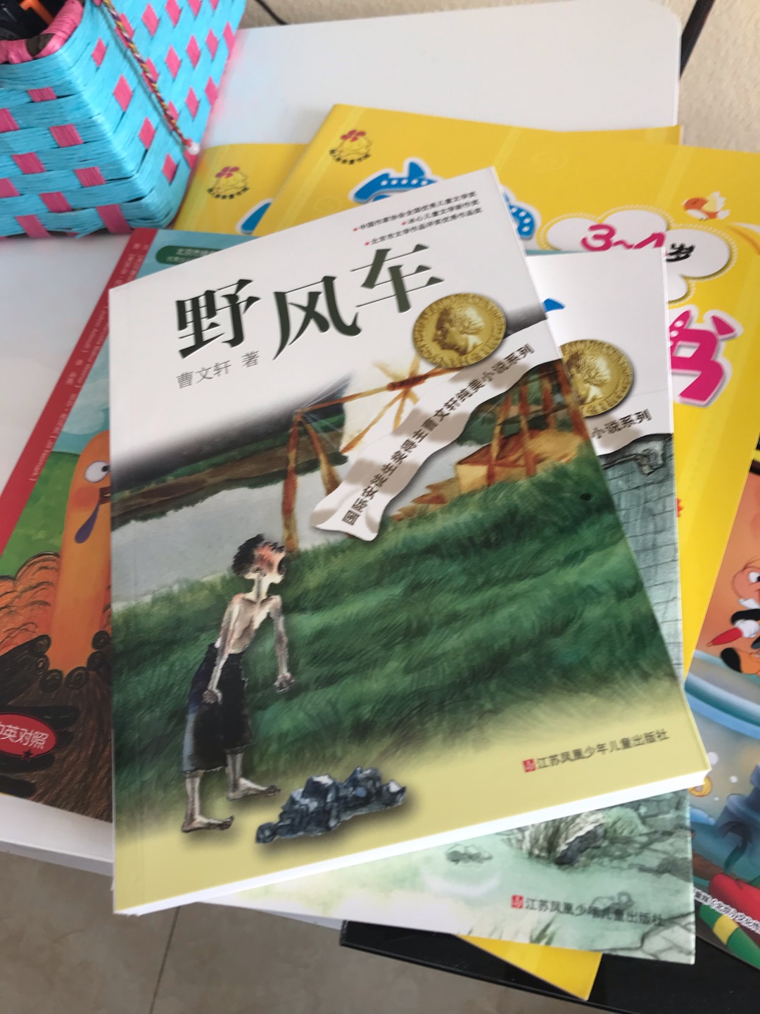 我想说,家里的书八成是买的。大部分都是搞活动入手的。孩子的、大人的,真的很不错。质量过关、速度快。看书是成本最低的升值方式,且性价比高。短期内不一定效果明显,长期一定收益。