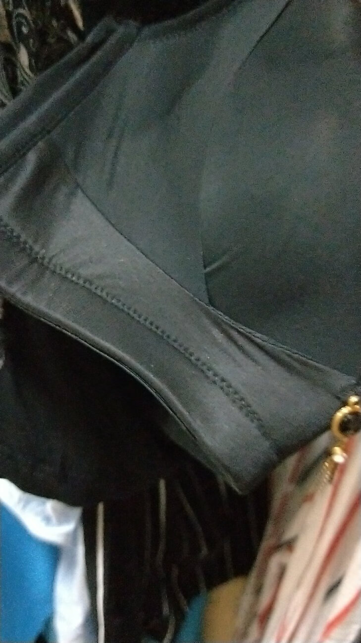 感觉不错,还没试穿,面料和款式都很喜欢,穿了再来评。