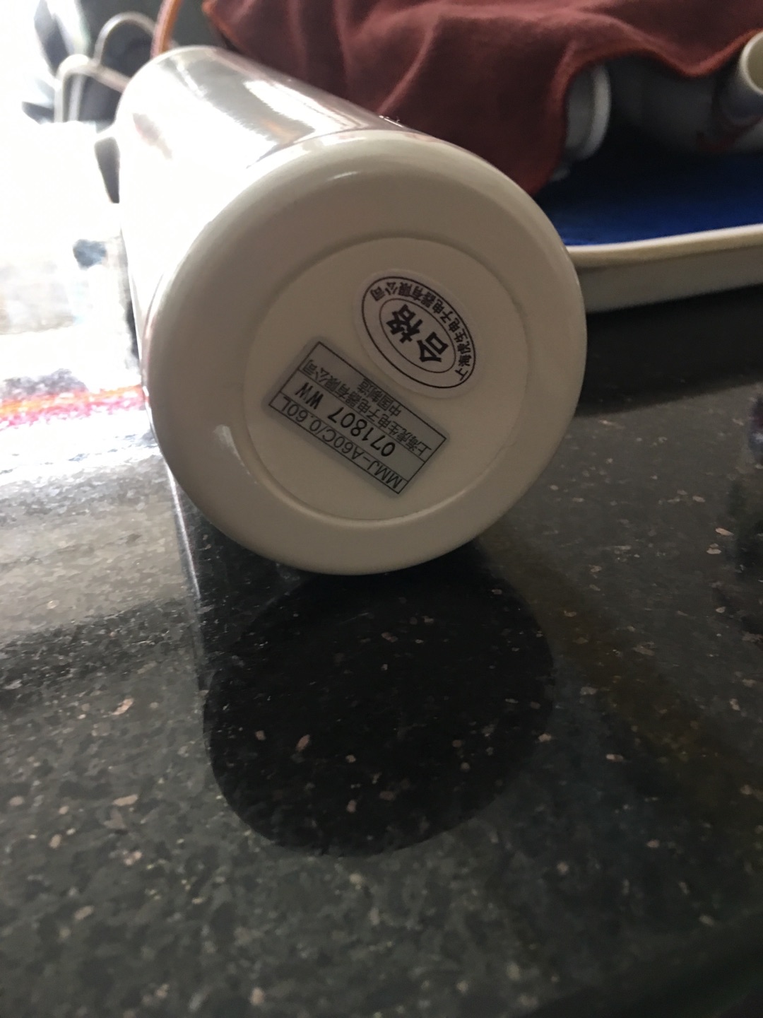 看起来还可以了,收到货后马上试了下,没有漏水,保温短时间试不出来,不过虎牌应该没有什么问题了。比较,便宜货做工没有那么精细。总的来说还可以……
