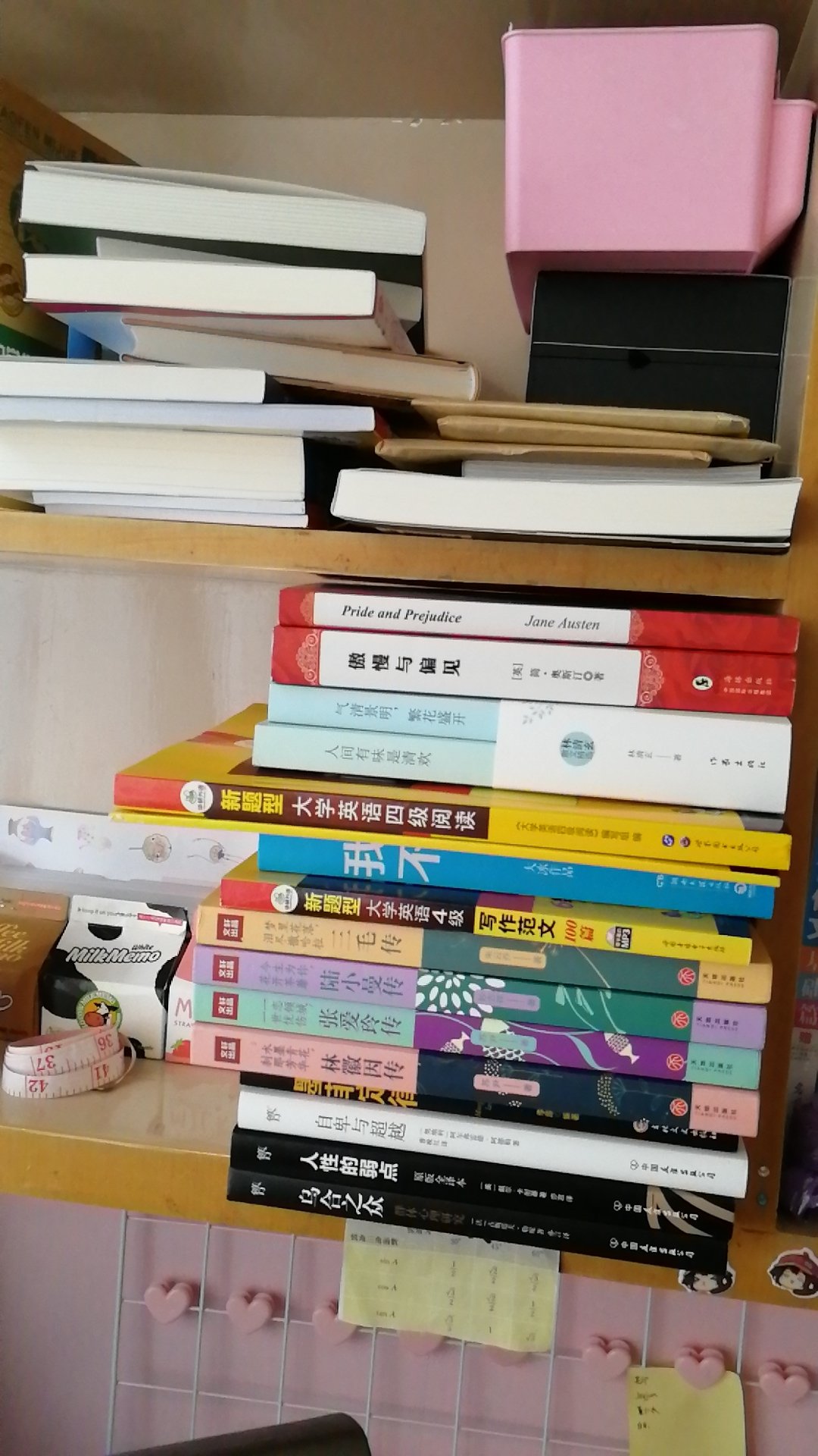 暑假买了许多书来充实自己,包括双语的,全英文的世界名著,然后个才女的传记和一些作者的情感自传,非常适合,可以非常适合学生来看,可以提高自己的文化修养,嗯,搞活动非常便宜,入手了非常二十几本书