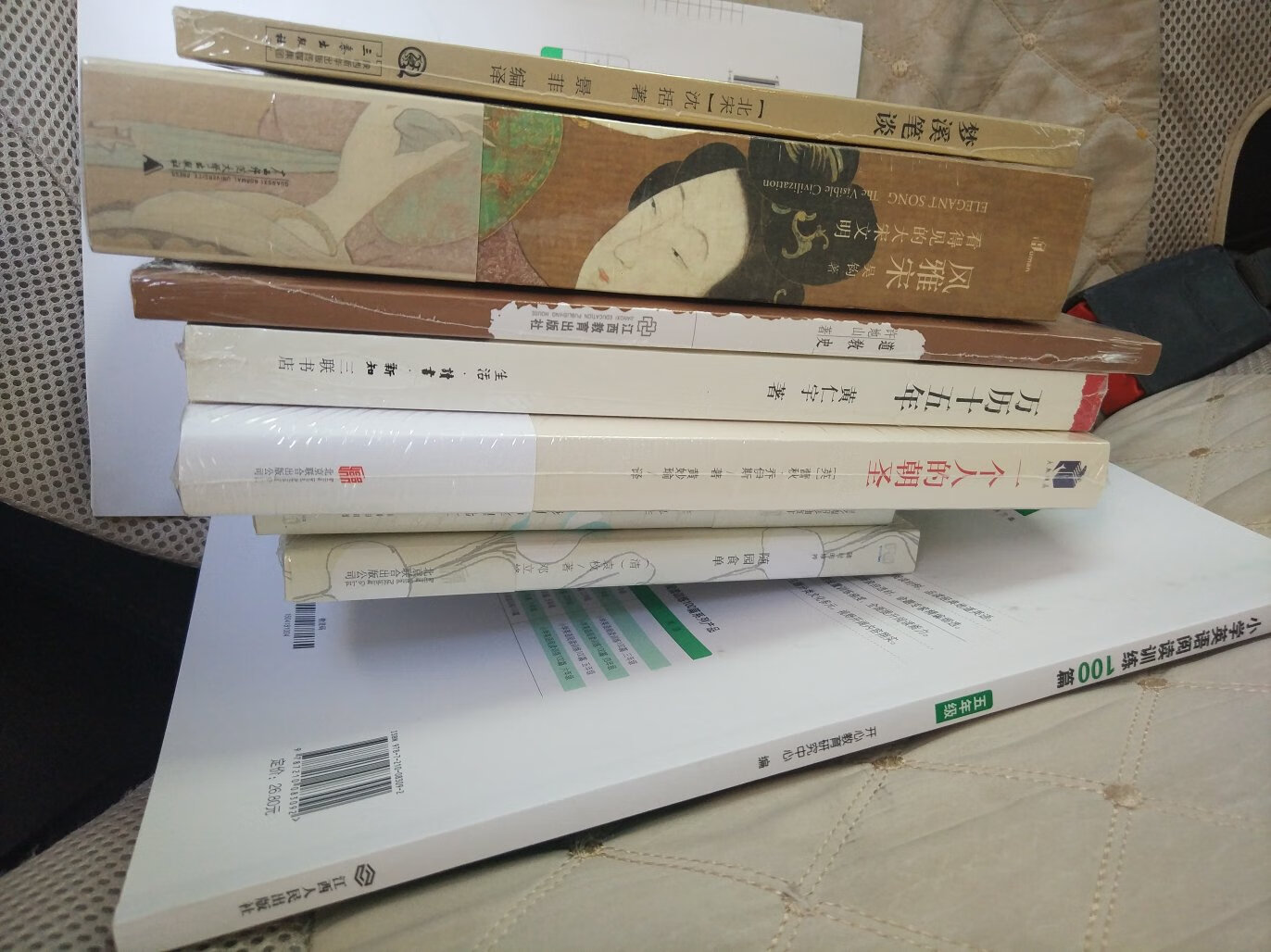 等不着618了,趁着搞活动屯了好多书,的服务好,商品的质量好,价钱也便宜好多,非常合适。