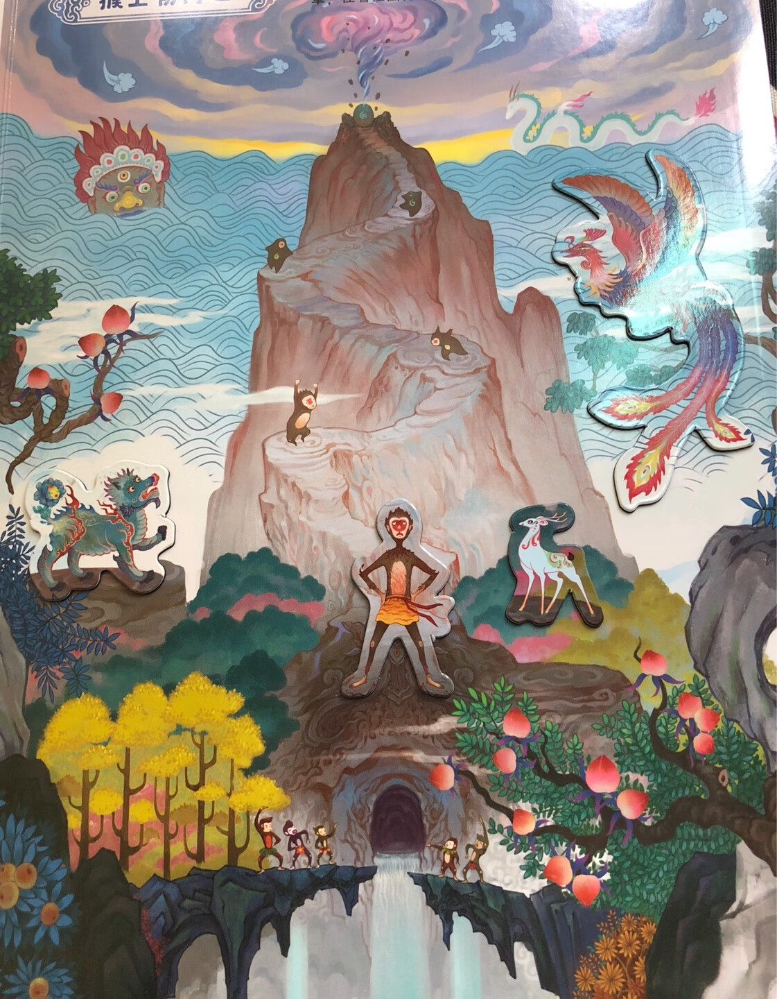 很赞的宝贝,女儿很喜欢看,画的很惊艳,我家小东西,现在就喜欢拿着纸贴,看书。对于我们家长来说,和孩子互动也很轻松。孩子爸爸也觉得是一本不错的书,很新颖,质量好,图片高清。这次购书很满意,感觉很棒!