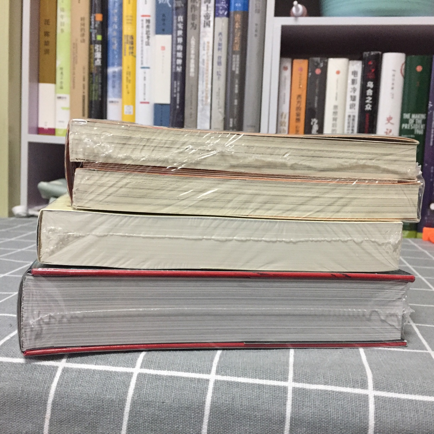 2本,买给小孩子的~各种折扣下来是平时折扣价的35折不到买到的~忒划算了!箱装运输,包装完好,书籍无损,快递小哥特别好,6本厚书挺重的,帮我送上楼了,赞!