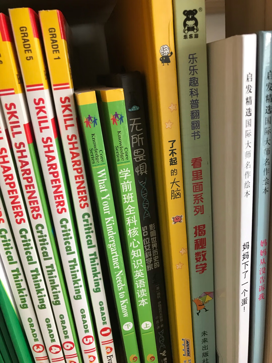 一百年后的今天,诗人在我们身边几乎绝迹,文学在这个时代越来越娱乐化。学校里的语文课堂上,概括段意、总结中心思想往往让学生味同嚼蜡,不得要领,难以提高。大家问:“语文怎么学才好?”“语文到底怎么了?”