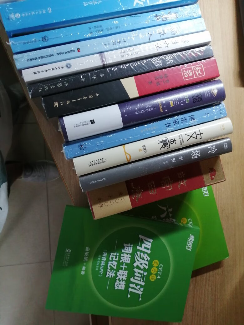 啊啊啊啊啊啊啊,真的爱了买的这些书,物流果然是没话说的,书也没有损坏,简直是强迫症的一大福音。唯一痛苦的是我们学校快递点离宿舍好远啊,简直实力演绎匍匐前进???爱了爱了。
