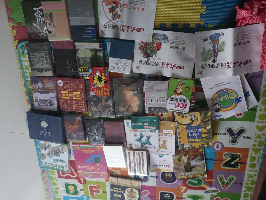 530-6.1图书活动我买了十单,要疯了,收快递几十个箱子。把很久以来很想买的、一点点念想的,全搬回家,大水一下子清空了大家的购物车!有这么多书粉,不得了。