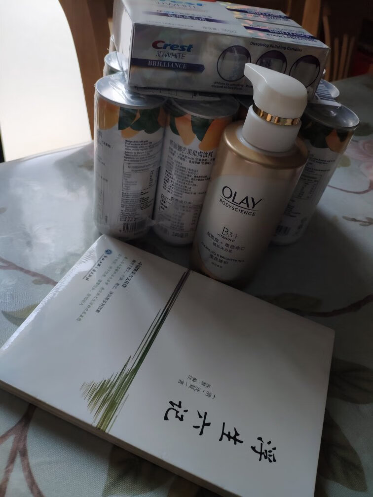很喜欢在自营买东西呢,早上下单,下午就送到了,这速度也是没谁了?书的印刷真心不错,没有异味,图案清晰,肯定是正品?改是看纸质的书,比较有感觉,能静下心来,细细品味,电子书完全没得比。