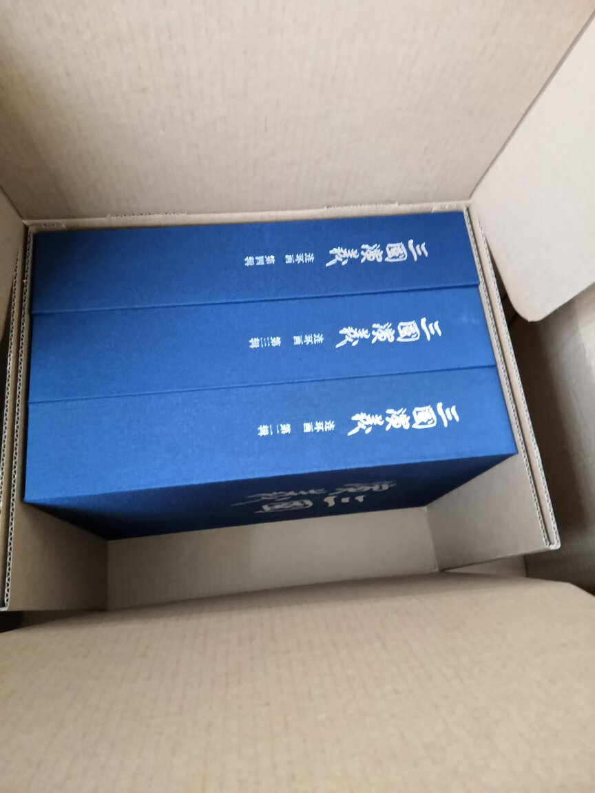 关注了两年了,今次618终于入手了。收到货后一本本检视,书完好无损,没有缺本。好开心,有点爱不释手,仿佛又回到了少年时代。我非连藏爱好者,购买此套书纯粹为了重温童年旧梦。