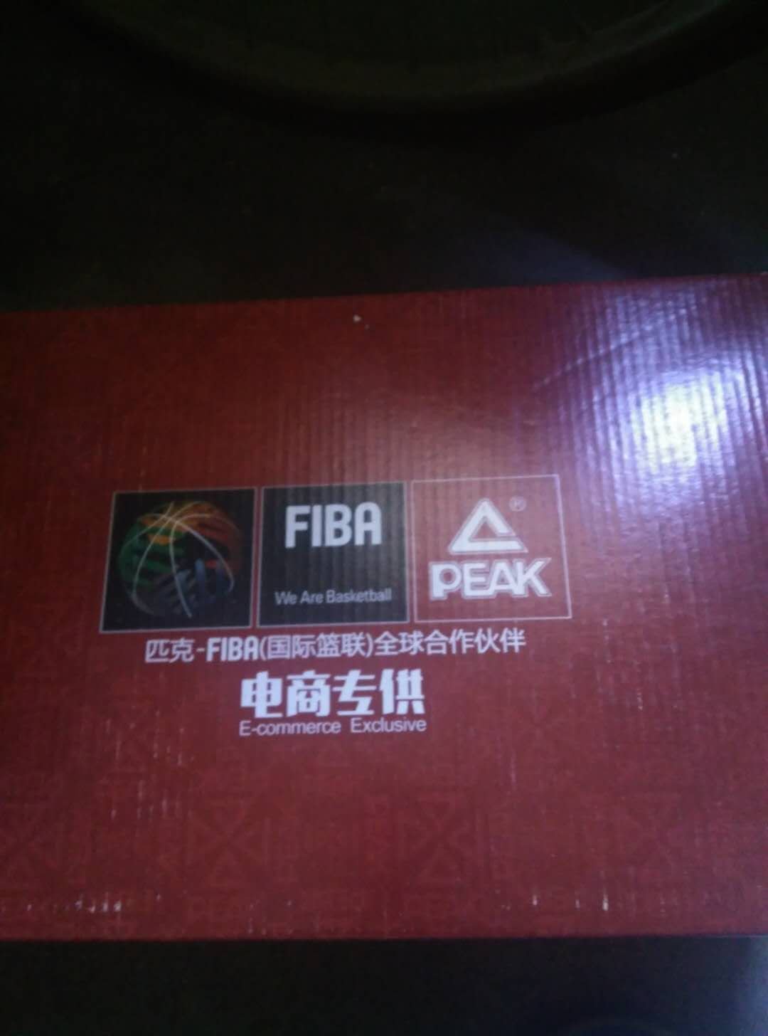 产品穿着舒适,生产日期是2016年的,但是看不出来像放了两年的,质量还是很好的。