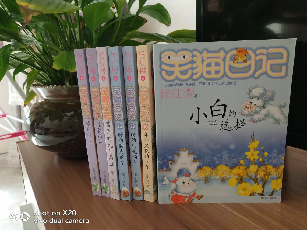 阅读是人一生的功课,儿童时期是这门课好的入门期。对于刚接触阅读的孩子来说,本套书不仅“授之以鱼”——精挑细选为孩子选好书,还“授之以渔”——手把手教孩子阅读方法,能让孩子从此学会阅读,并爱上阅读。