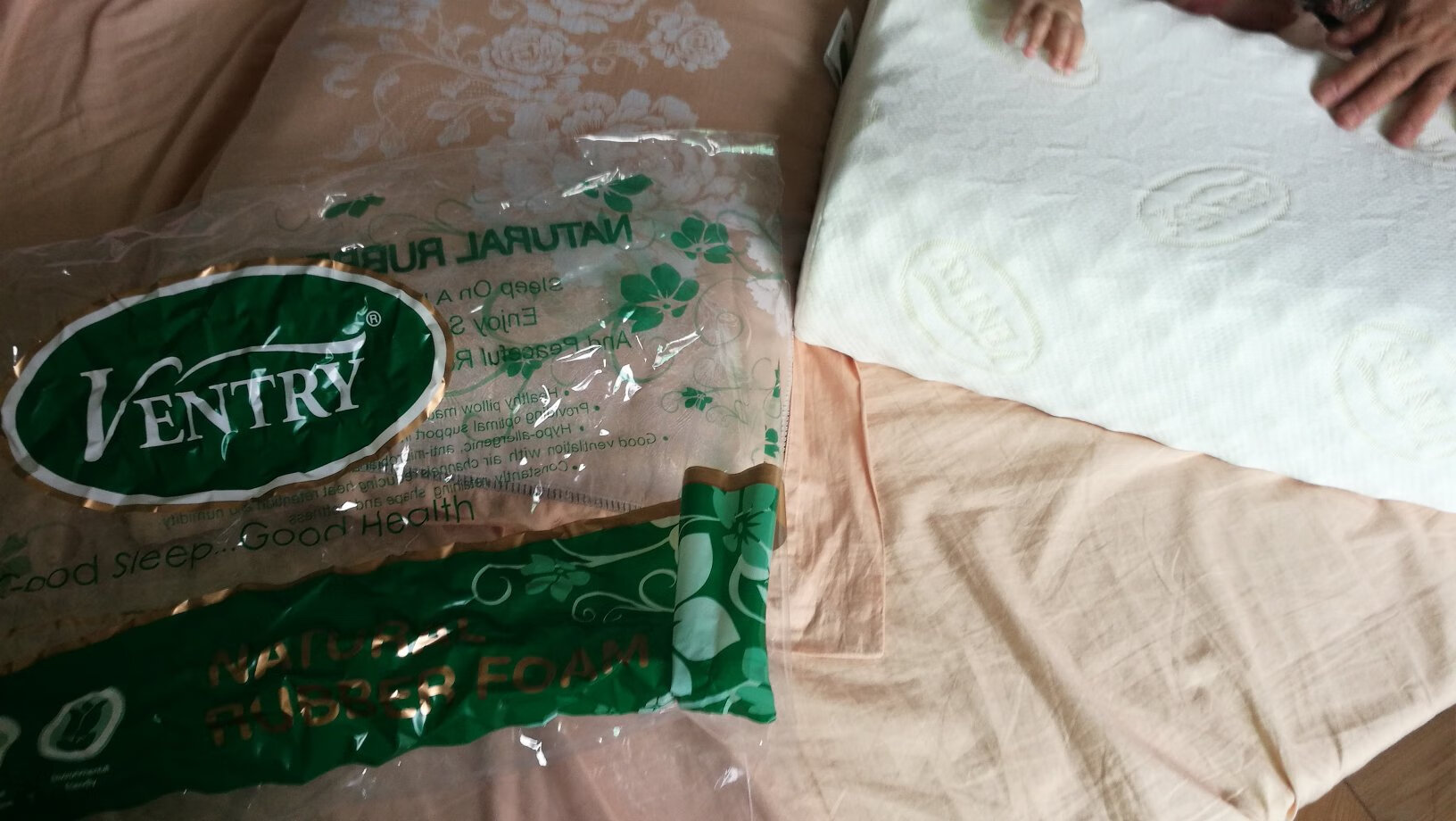 枕头有防伪码查询,查得到来源,质量不错老妈枕了很喜欢