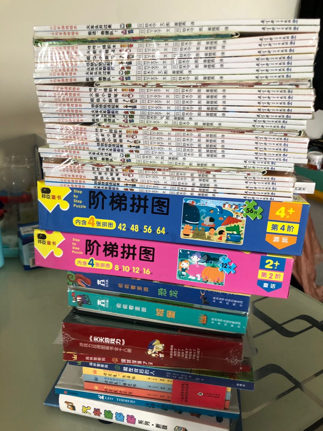 男孩子最爱的汽车系列丛书,不停翻可以自己看着讲故事了男孩子最爱的汽车系列丛书,不停翻可以自己看着讲故事了男孩子最爱的汽车系列丛书,不停翻可以自己看着讲故事了 积木 轨道 火箭都是工具