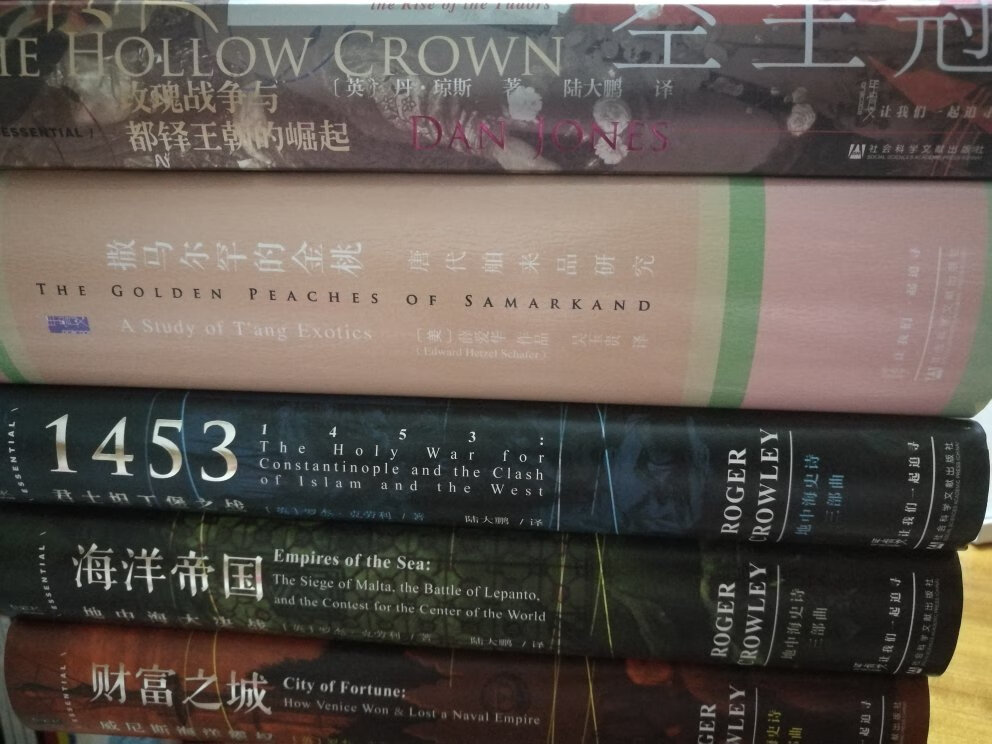 由423买到602,我也不知道买多少单了,抢到优惠券就买买买,这么大的活动也是当天或者隔天就可以收到货了,真的好棒!把有兴趣的十来本大部头和套装都买了,图是其中一部分书!