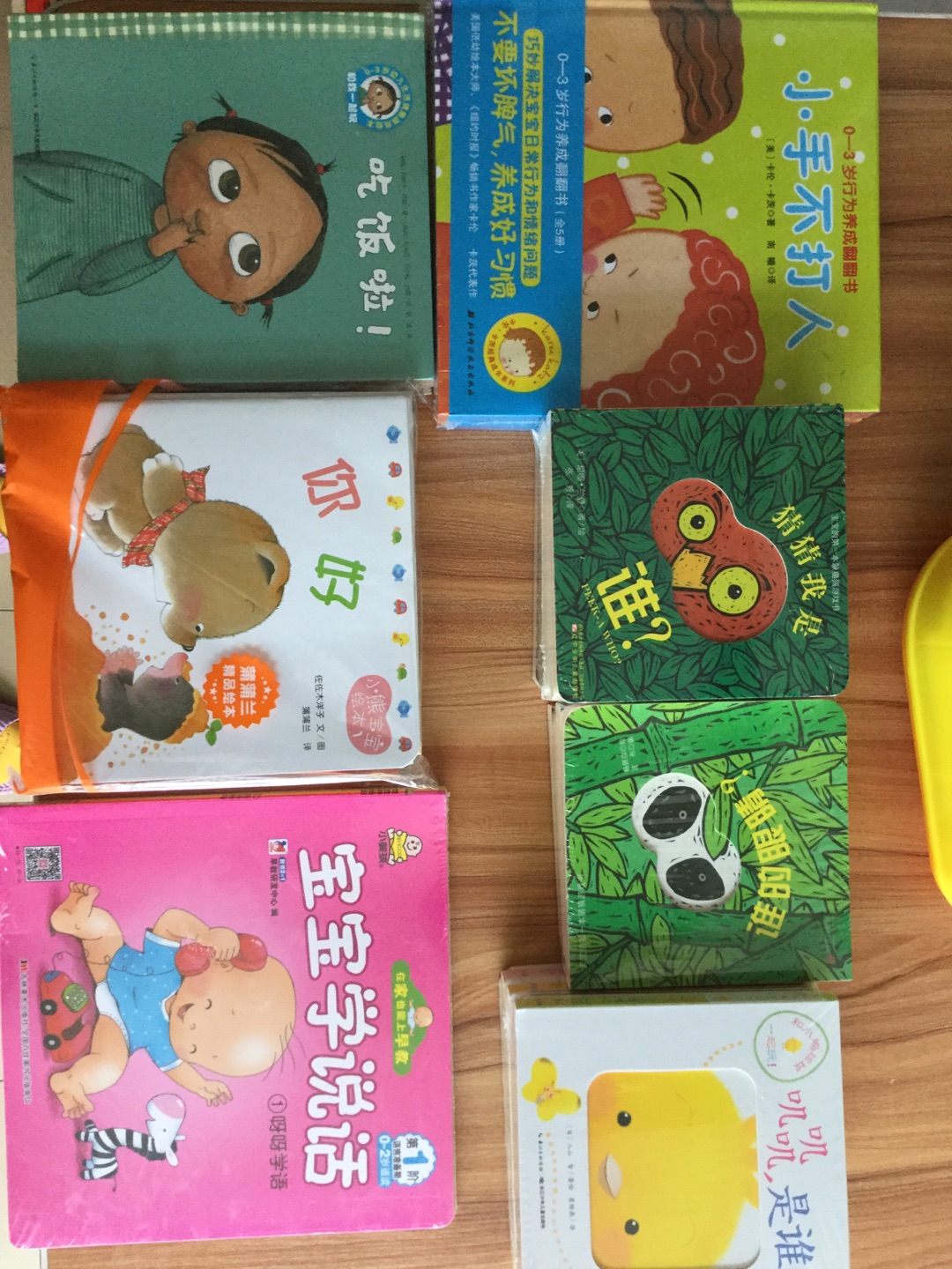 趁着活动买了很多书给孩子,很划算,很方便,每天都给孩子读读故事,培养阅读兴趣,同时也希望孩子早些开口说话
