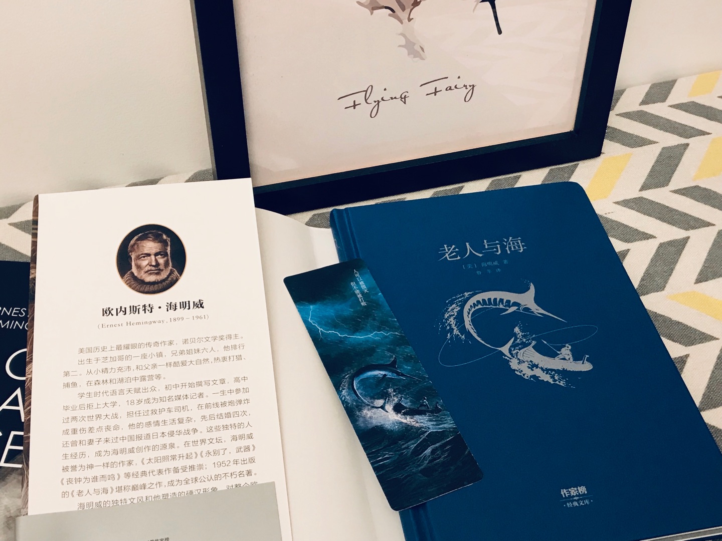 封面很喜欢,纸张摸起来也舒服。还有英文原版,赞赞的!看电子书和纸质书,感觉还是非常不一样的。多久没有一边看书一边用笔做读书心得了。哈哈哈!