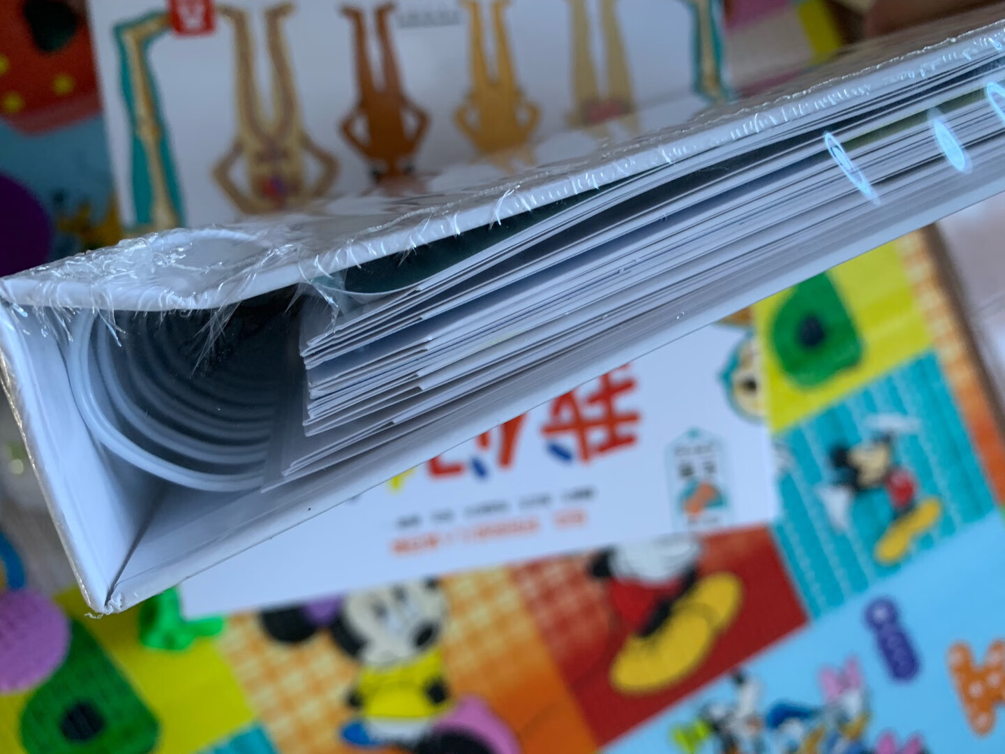 一直在购买东西,服务很好。这套书喜欢很久了,发现搞活动买比~便宜很多,就在这买了整套,拿到手真的很喜欢,质量很不错,打开其中一本看了一下,内容丰富多彩,很有教育意义,是很不错的一本书,推荐大家购买。