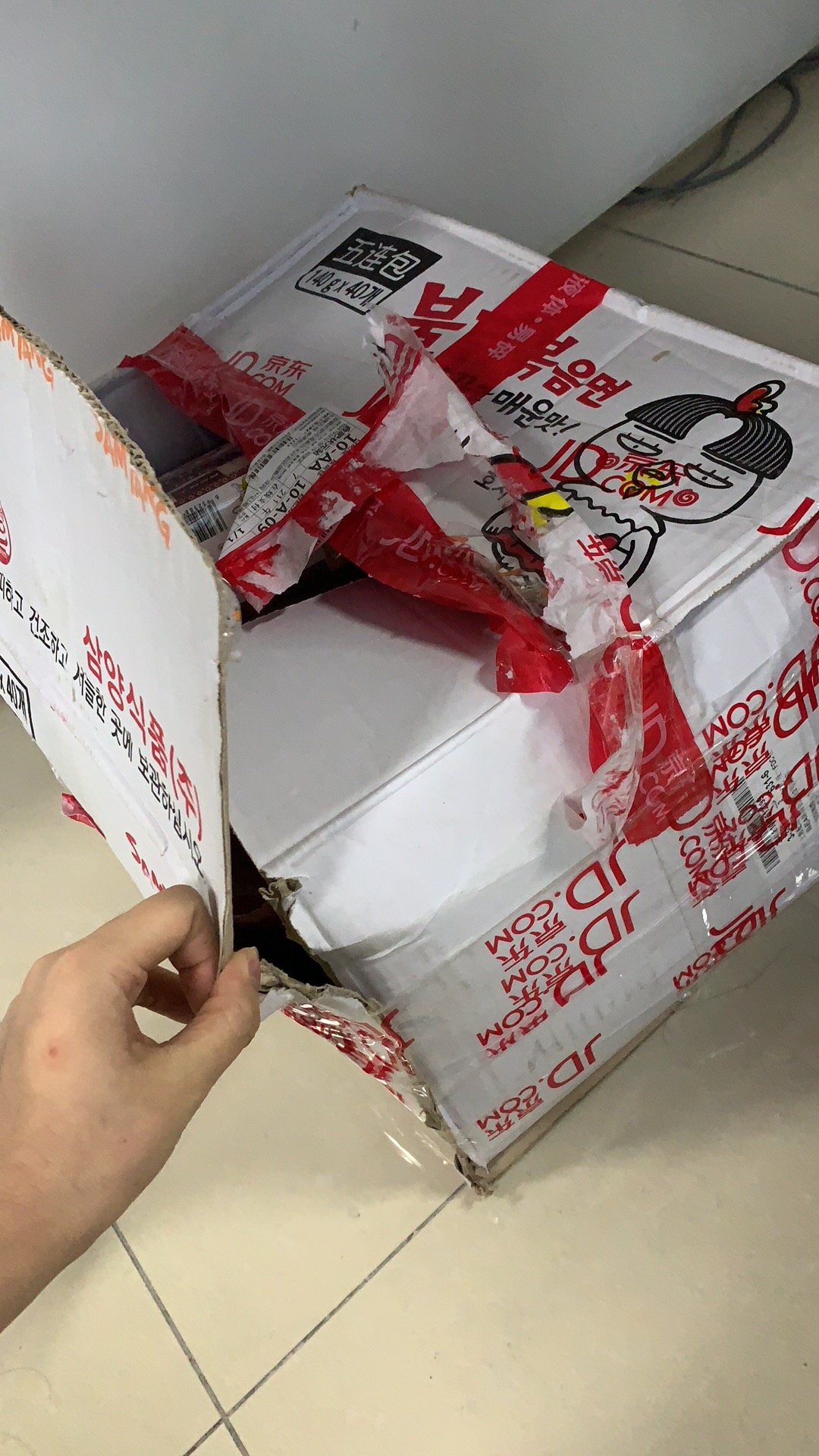 商品都很不错,但是包装太烂,小哥态度也太差