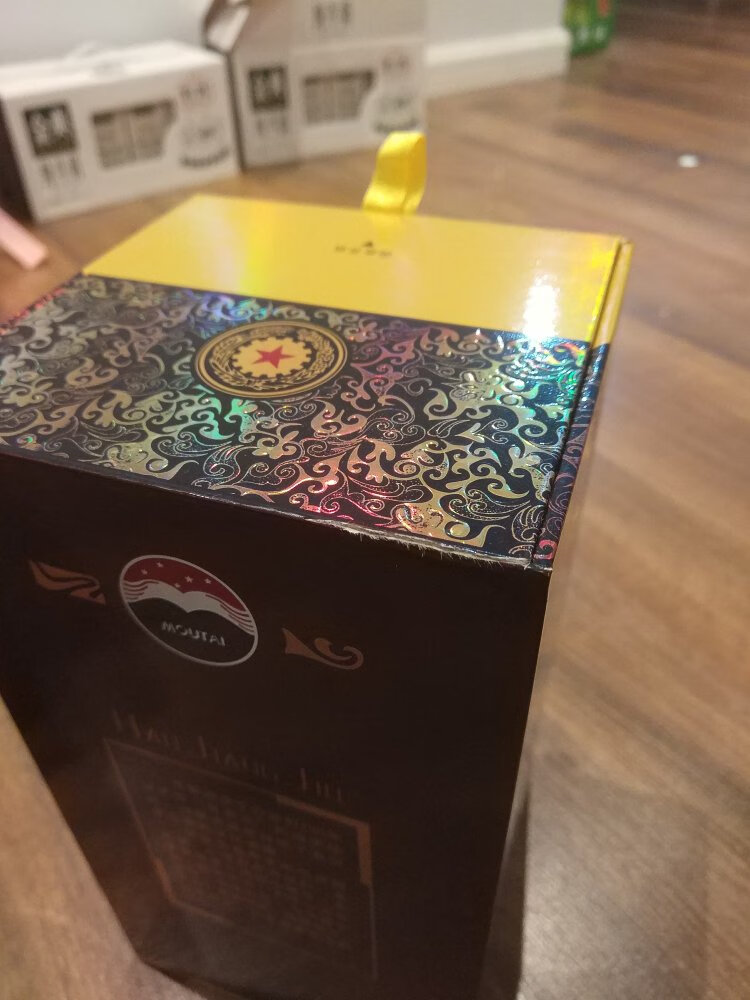 好歹也是300左右定位的酒水,茅台的发展这两年确实很快,但是这个品控确实看着愁人啊!要不就是自营商品有,希望没有吧!金王子的品控就相当的好