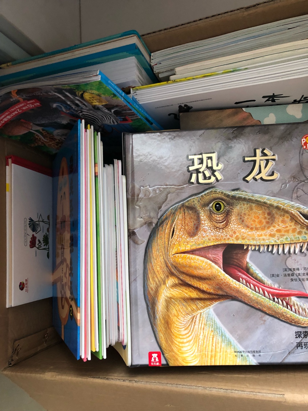 买的书的质量还是不错的,都是正版,在买书质量还是比较有保障的,但是很多都没有货,还需要等待,采购中等等,如果你不点优先发货,这货还真是发不出来了,这一点真心的不人性化!