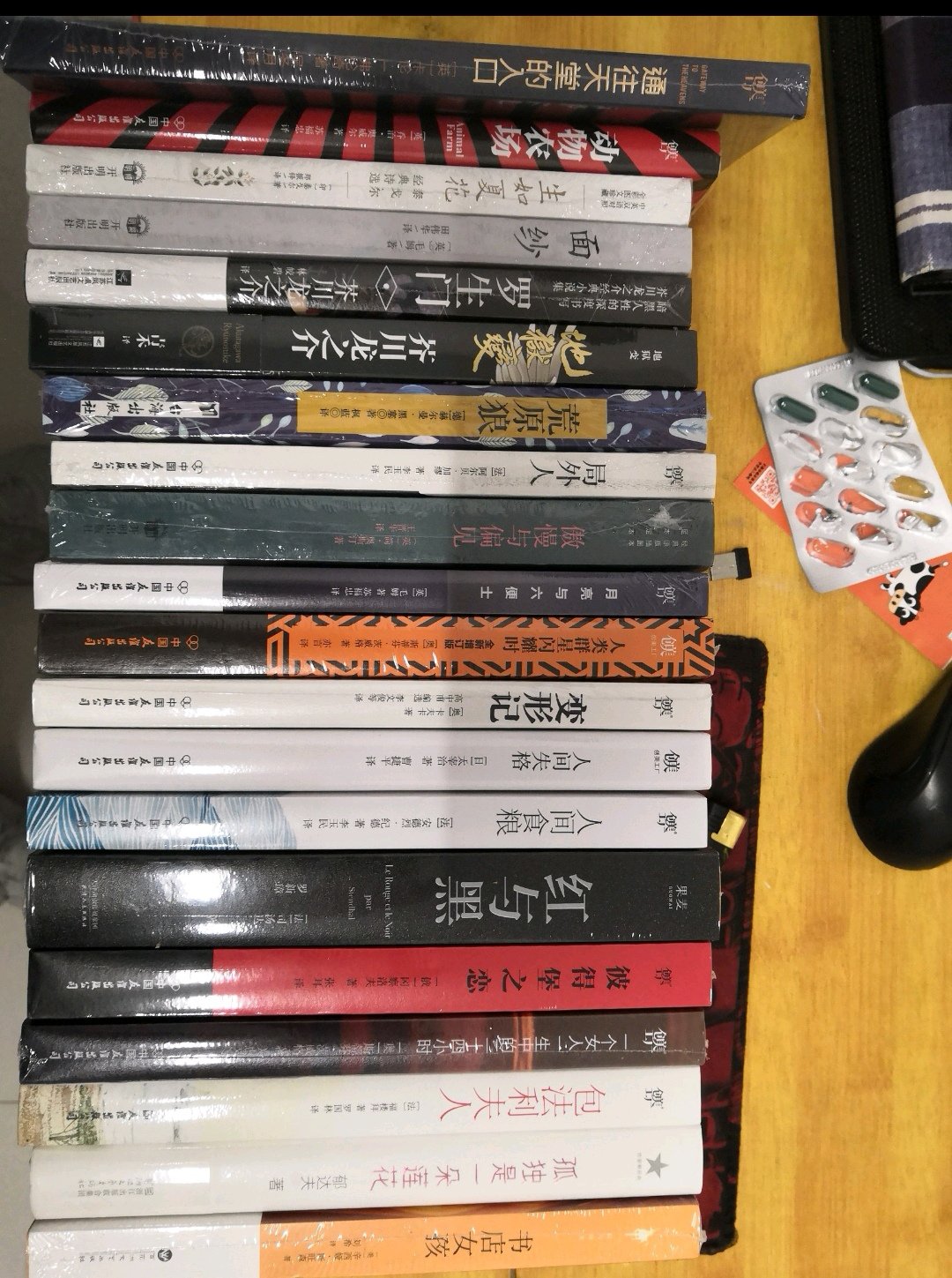读书使人进步!一口气买了好多书!以后少玩手机少玩电脑,多读书才是正途!!!的快递真的会增加对的好感啊,学校里小哥超级帅人也超级好的!