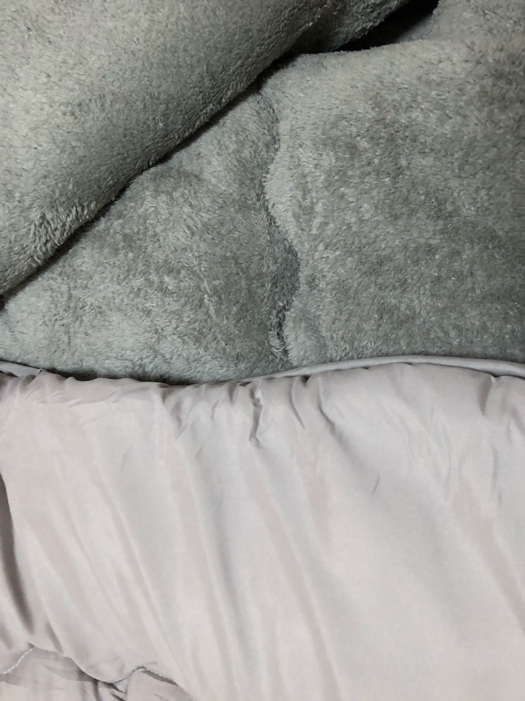 杯子软绵绵的,很舒服,希望冬天能用这被子过去