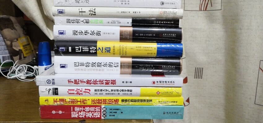 在买书还是挺优惠的,平时在书店买书一本都几十块钱。自从看见有次同事在买书之后,我也尝试了在买书。挺不错的,质量很好,书的印刷很棒。最近开始做活动了,买的挺划算的,开心,棒棒棒,哈哈哈。