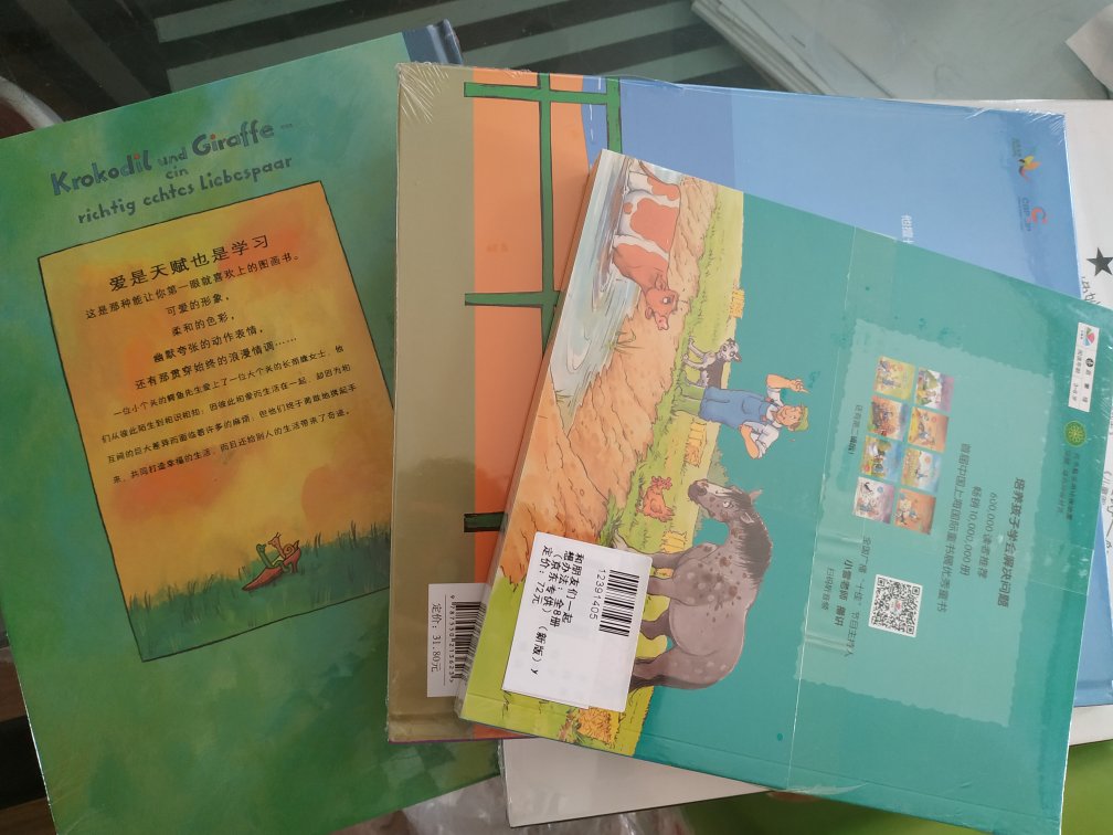 在上买了好多好多的书,这些书都是精装版的,感觉质量非常不错,今天刚到货,还没打开看呢,习惯了,在上买书买东西,我是的忠实粉丝,全五分了