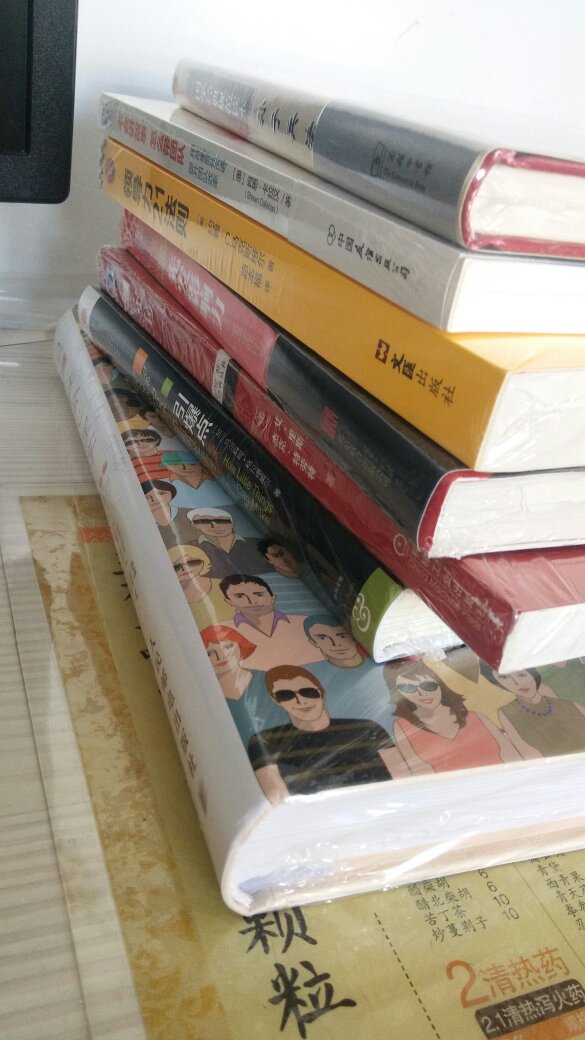 孙子兵法是很早以前就想拥有的一本书。赶上优惠一起买了七本书。每本书均有单独塑料封装,外观保持良好。只是不明白:七本书一个纸箱就能装下,为什么额外又装了一个塑料袋。